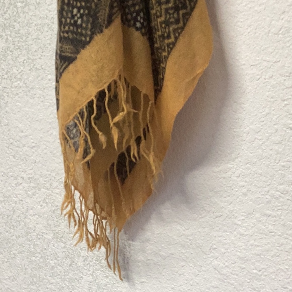 LOTTA STENSSON *Peace Bohemian Patterned Silk Poncho Shawl with Fringe O/S - Picture 5 of 5